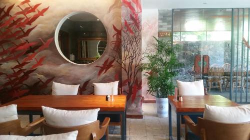 214405836 Li River Resort