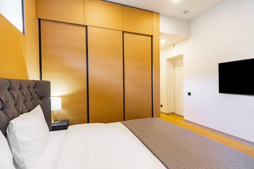 Golden Chalet - image 10