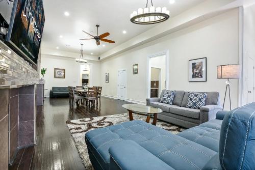 Stylish 4BR condo in Downtown by Hosteeva, Nueva Orleans