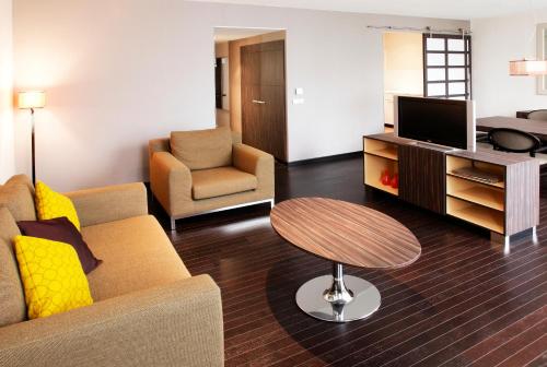 Krasnapolsky Apartments - image 13