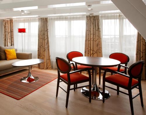 Krasnapolsky Apartments - main image