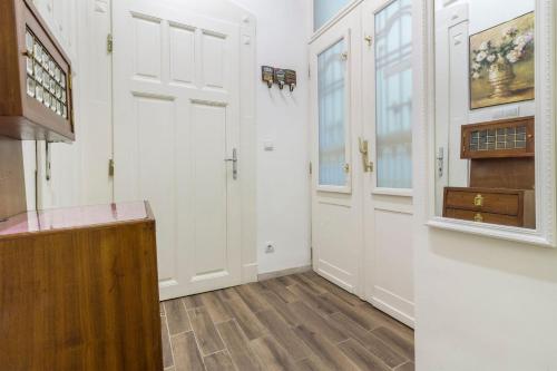 Vori Vori De Luxe Apartment - image 10