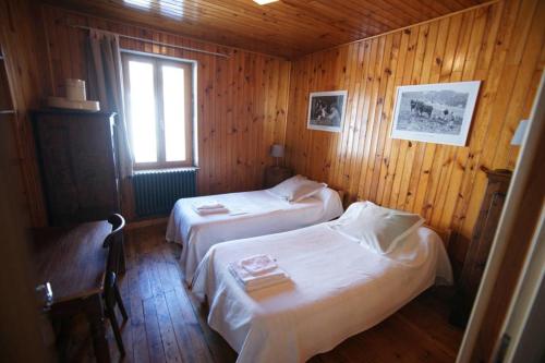 Chez Jean Pierre - Bedroom in a 17th century house - n 4 - Location saisonnière - Villar-d'Arêne