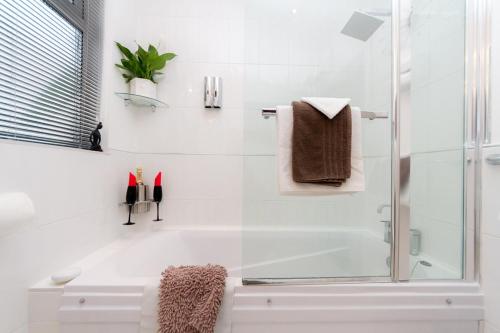 Juzz Holiday Lets – London