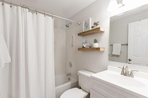 New Listing! Coastal Gem With Pool - Walk To Beach Condo - image 4