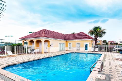 New Listing! Coastal Gem With Pool - Walk To Beach Condo - image 7