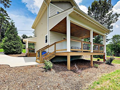 New Listing! Quiet Mountain Oasis Minutes To Town Cabin - image 9