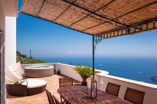  Villa Cinzia Sorrento/Amalfi Coast. Enchanting Sea Views, Pension in Massa Lubrense