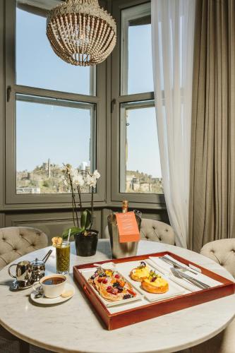 บริการและสิ่งอำนวยความสะดวก, โรงแรม เดอ สก็อตส์แมน (The Scotsman Hotel) in เอดินบะระ
