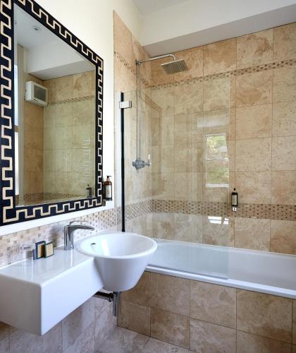 Dorian House Boutique B&B - Free Parking!, Bath (photo 8)