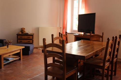 Koplietošanas atpūtas telpa ar TV, Au Coeur de Rennes Gîte (Au Coeur de Rennes Gite) in Rennes-les-Bains
