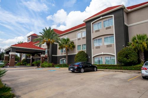 La Quinta by Wyndham Houston East at Normandy - image 5
