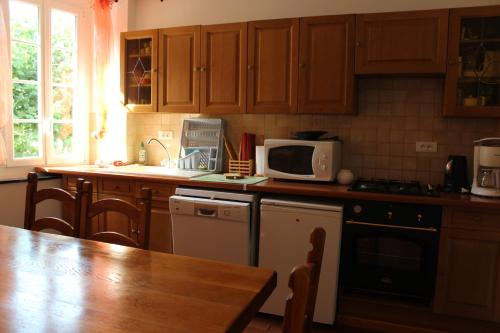 virtuve, Au Coeur de Rennes Gîte (Au Coeur de Rennes Gite) in Rennes-les-Bains