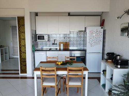 ห้องครัว, Superb view over Cascais and the Ocean, with wonderful balcony in ไบร์โร เด เซาโชเซ