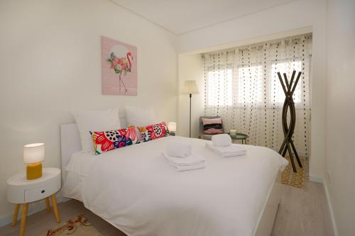  Tagus Sunrise in Almada by Innkeeper, Pension in Almada