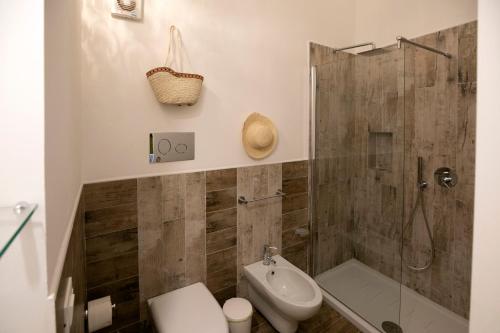 Deluxe Triple Room image 9