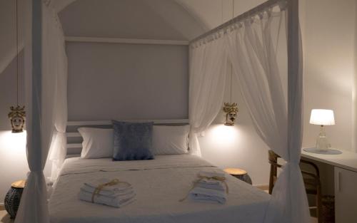 Quadruple Room with Balcony image 4
