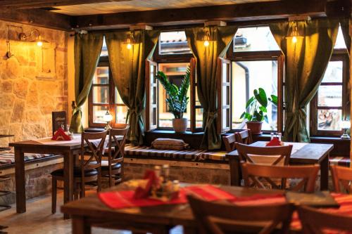 ห้องอาหาร, Villa Irma in สตาริ บาร