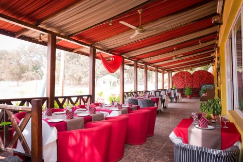 Restaurant, Calabash Apartment-Hotel in Brufut