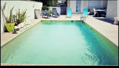 suite parentale avec petit sejour et PISCINE photo 16