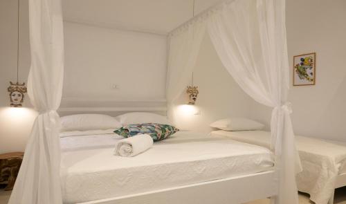 Deluxe Quadruple Room image 8