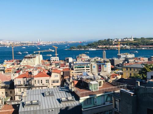  Lovely Galata Home With Bosporus View Terrace, Pension in Istanbul bei Heybeliada