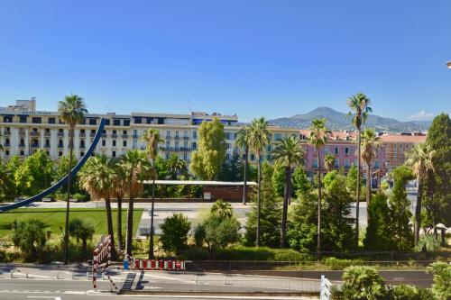 Le st francois - GORGEOUS APT ART-DECO,LIFT, A/C, 20 METERS BEACH