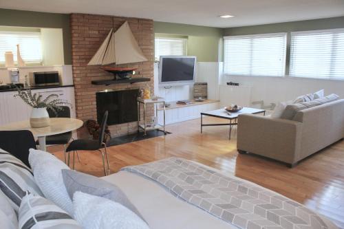 Private Guest Suite in West Los Angeles, Los Angeles