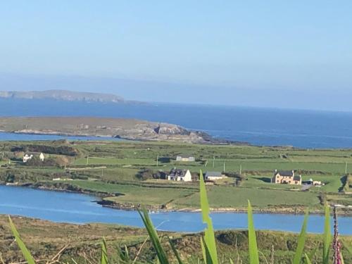 Gunpoint Lodge, Schull, West Cork with Private Pier