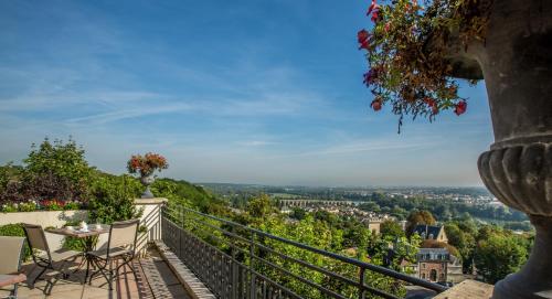 Pavillon Henri IV - Hotel Restaurant Terrasse