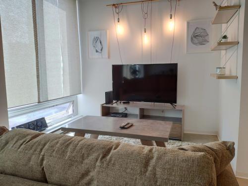 Modern DOWNTOWN Loft Near ROGERS PLACE,SHAW CONF