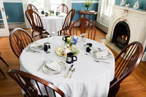 บริการและสิ่งอำนวยความสะดวก, Rosemont Inn in ยูทิกา (NY)