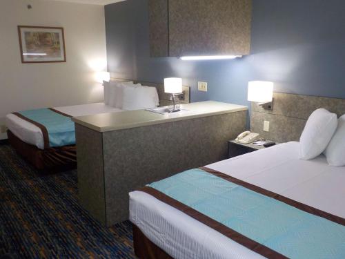 MJ INN and SUITES in Marienville, USA