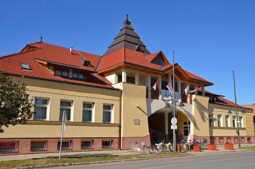 Art Garni Hotel - image 9