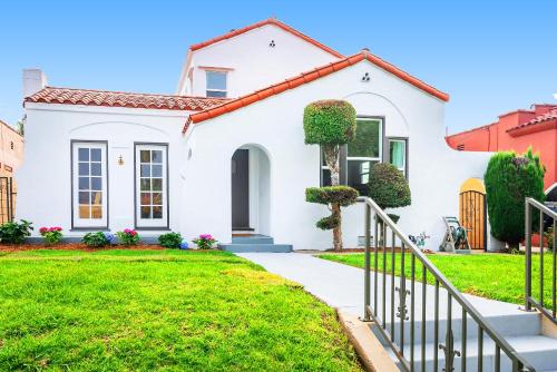 Charming Spanish Mid-Century Gem Near LAX/Beaches in Los Angeles, USA