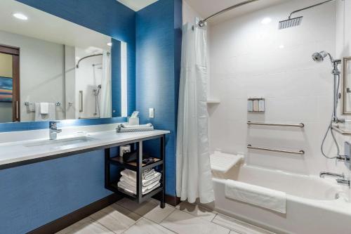 214523062 Cambria Hotel Davenport Quad Cities
