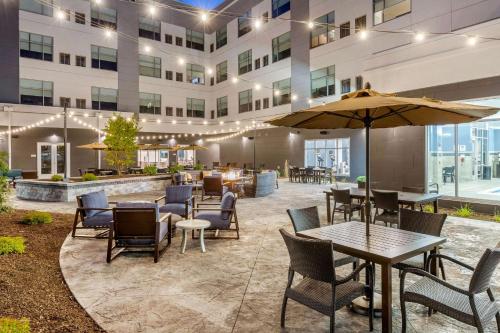 Cambria Hotel Davenport Quad Cities