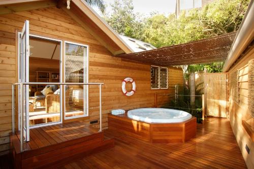 Kims Beachside Retreat Room Type - Bungalow with Sea View