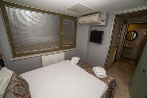 Economy Double Room image 7