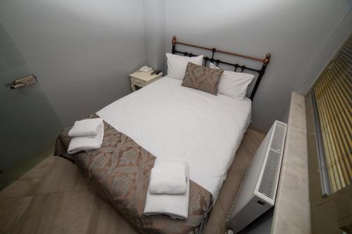 Economy Double Room image 6