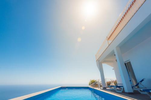  Blue Ocean Villa in Arco da Calheta