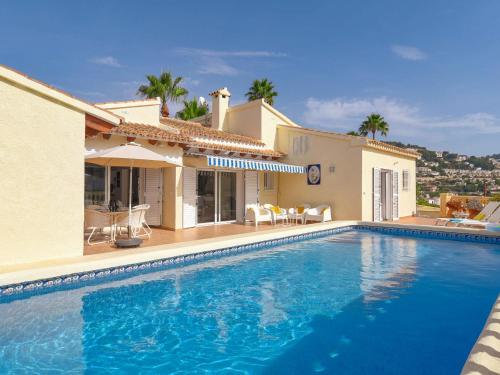  Serene Villa in Moraira with Private Swimming Pool, Unterkunft in Fanadix