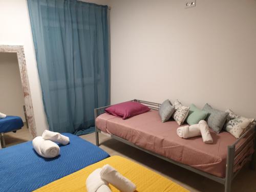 Lisbon Hostel Terminal 4 – Lisbon, PA
