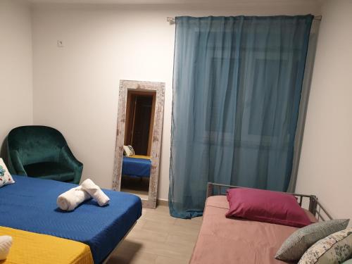 Lisbon Hostel Terminal 4 – Lisbon, PA