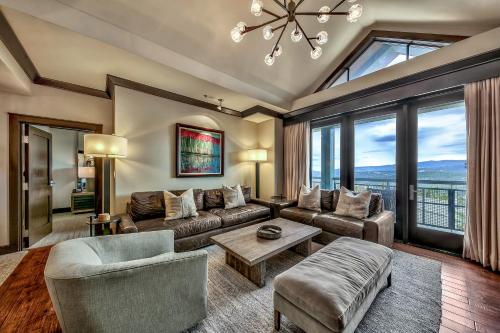 Must See Luxury Vacation Residence - Sleeps 10 Condo