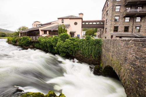Whitewater Hotel & Spa - image 3
