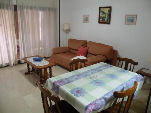 One-Bedroom Apartment image 6