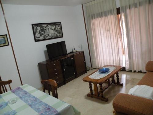 One-Bedroom Apartment image 2