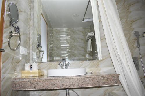 Deluxe Double Room image 8