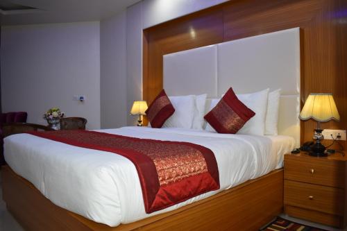 Deluxe Double Room image 1
